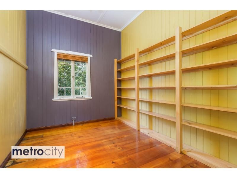 6 Fenton Street, Fairfield QLD 4103