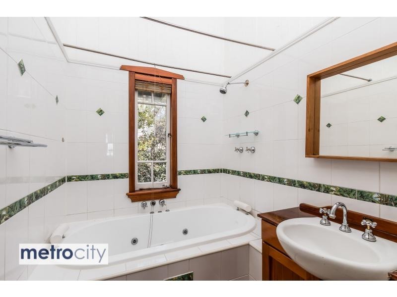 6 Fenton Street, Fairfield QLD 4103