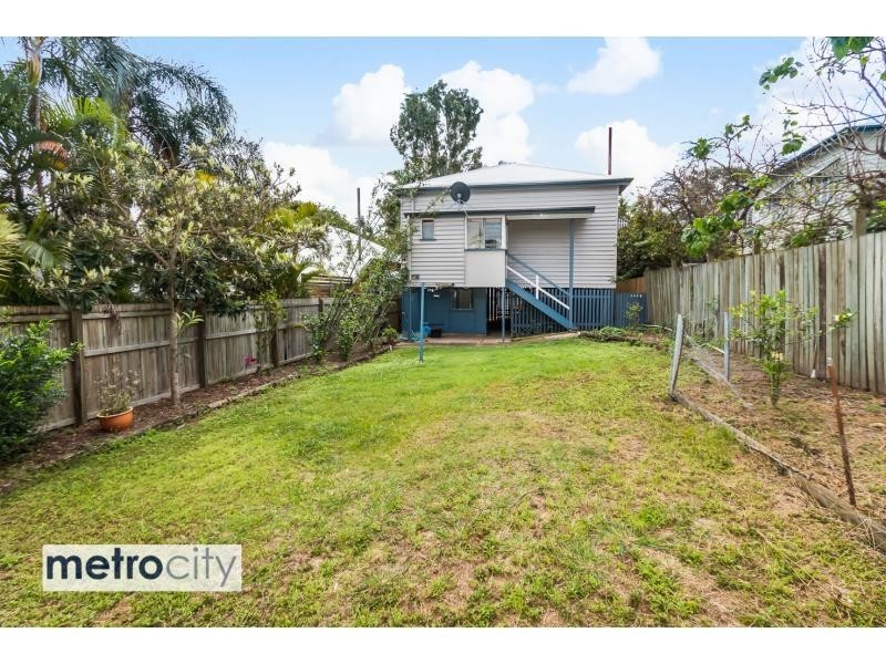 6 Fenton Street, Fairfield QLD 4103