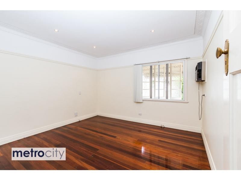 88 Raven Street, Camp Hill QLD 4152