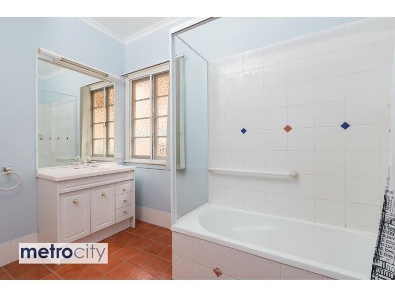 88 Raven Street, Camp Hill QLD 4152