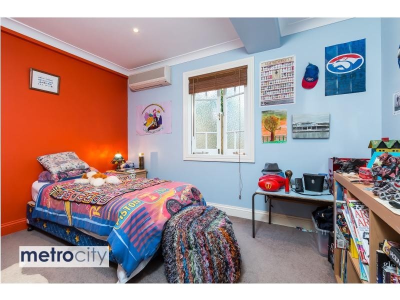 12 Taylor Street, Annerley QLD 4103