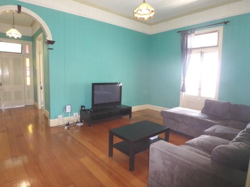 18 Hoogley Street, West End QLD 4101