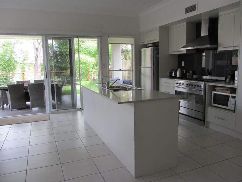 65 Newcastle Street, Fairfield QLD 4103