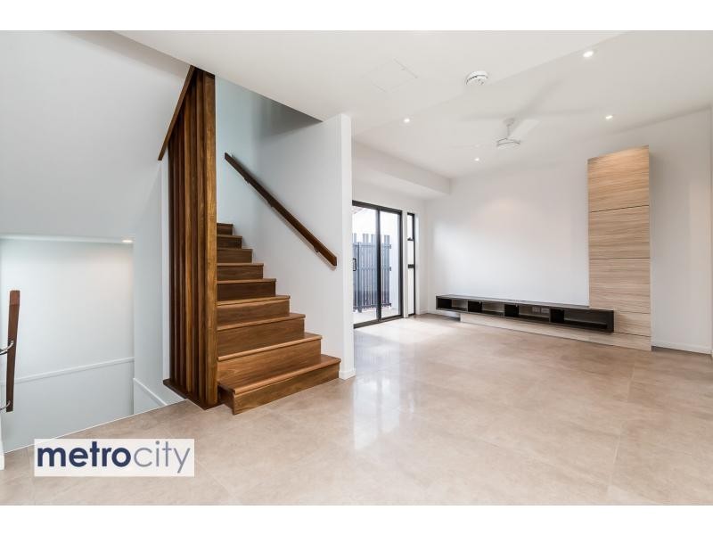 173 Sir Fred Schonell Drive, St Lucia QLD 4067