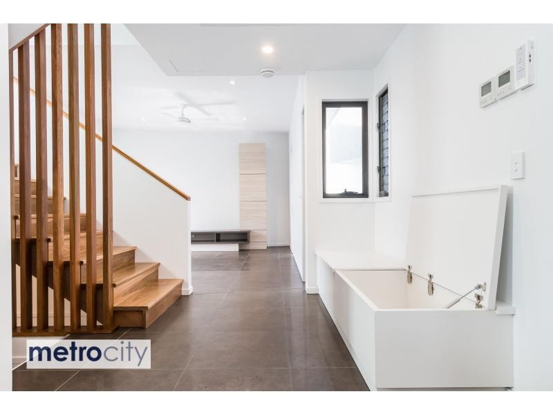 173 Sir Fred Schonell Drive, St Lucia QLD 4067