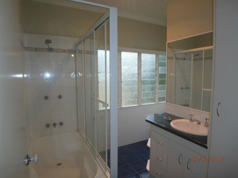 17 Tranters Avenue, Camp Hill QLD 4152