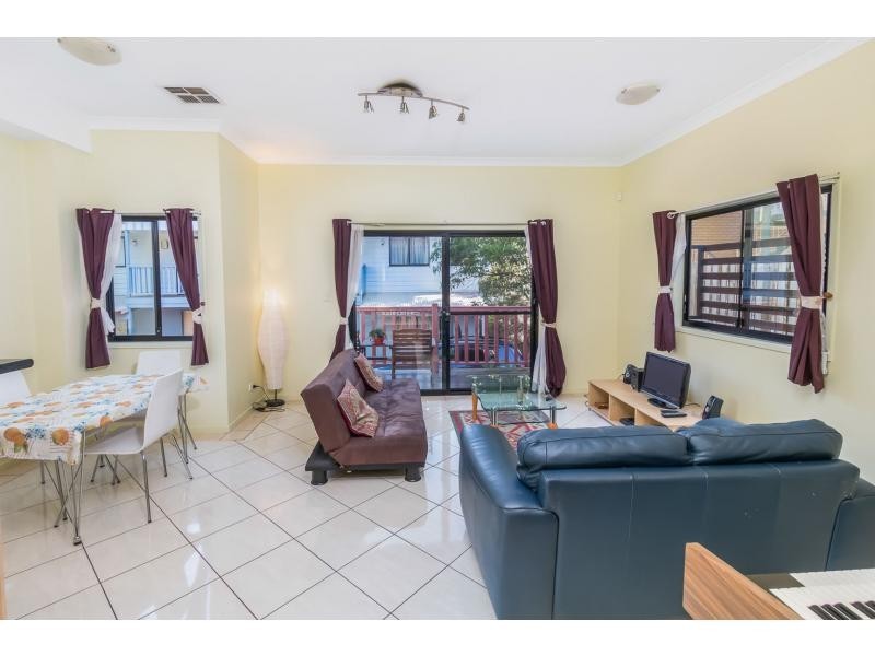 4/18 Princess Street, Fairfield QLD 4103