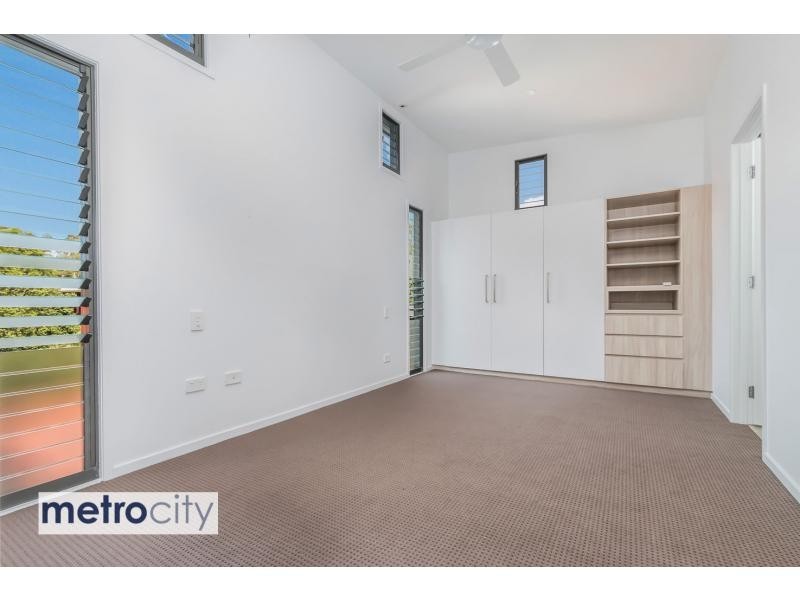 173 Sir Fred Schonell Drive, St Lucia QLD 4067