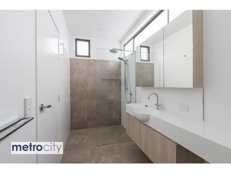 173 Sir Fred Schonell Drive, St Lucia QLD 4067