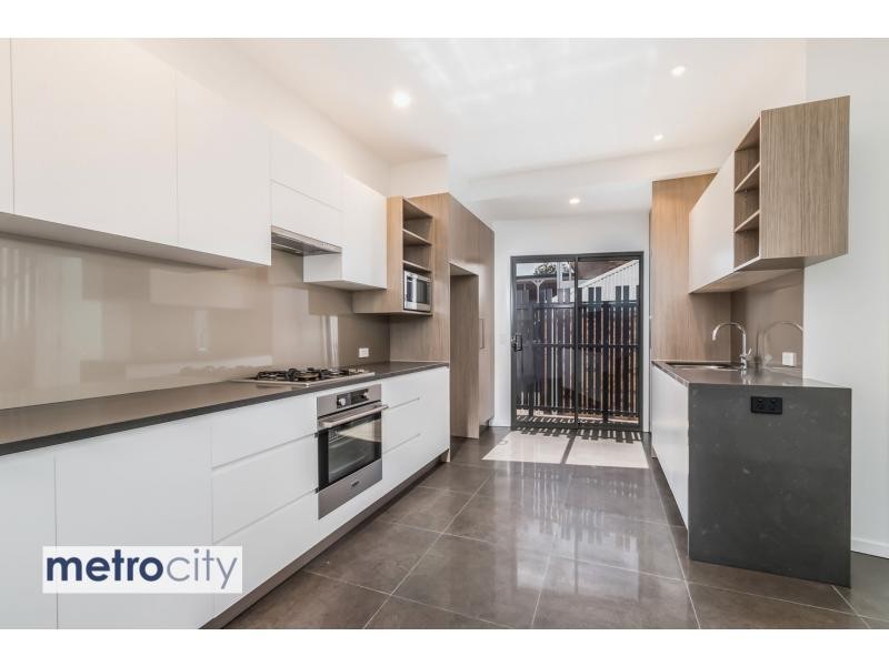 173 Sir Fred Schonell Drive, St Lucia QLD 4067