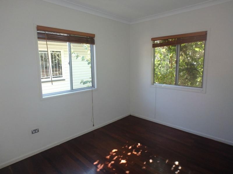 29 Russell Avenue, Norman Park QLD 4170
