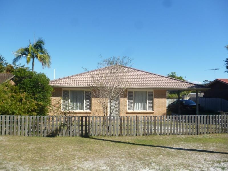 18 Fourth Avenue, Stuarts Point NSW 2441