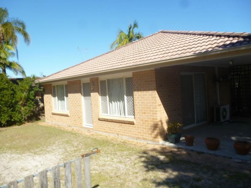 18 Fourth Avenue, Stuarts Point NSW 2441