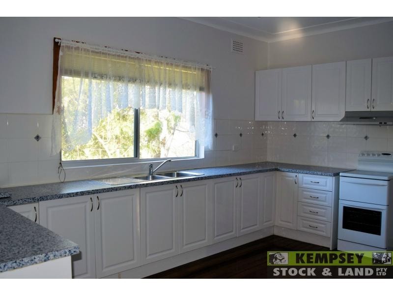 57 Clarence Ryan Avenue, West Kempsey NSW 2440