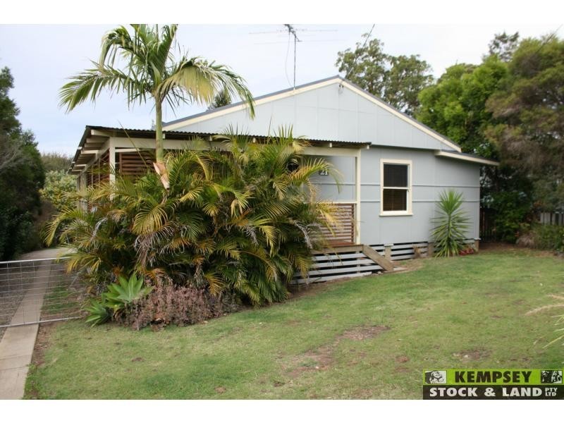 21 Elrington Avenue, West Kempsey NSW 2440