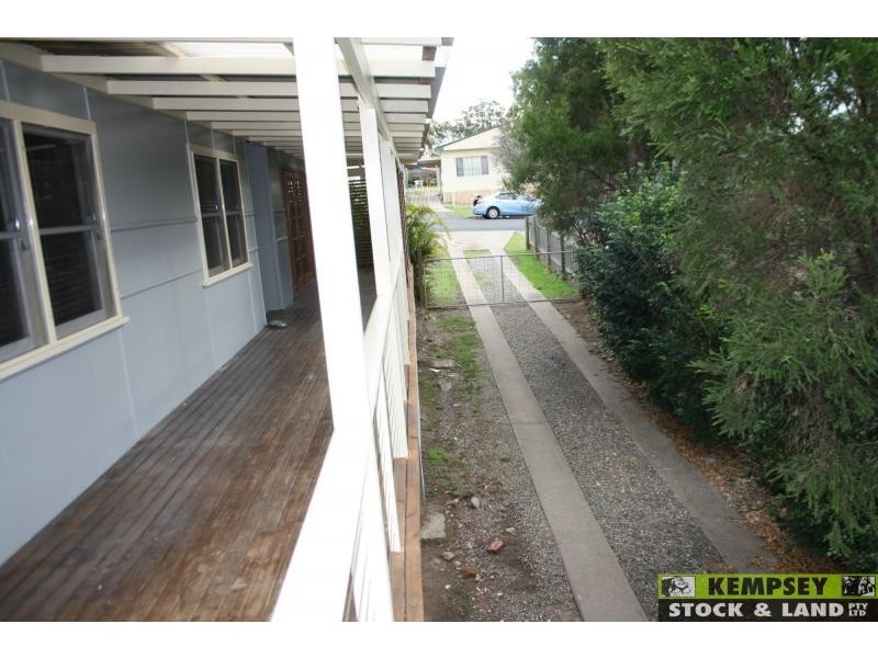 21 Elrington Avenue, West Kempsey NSW 2440