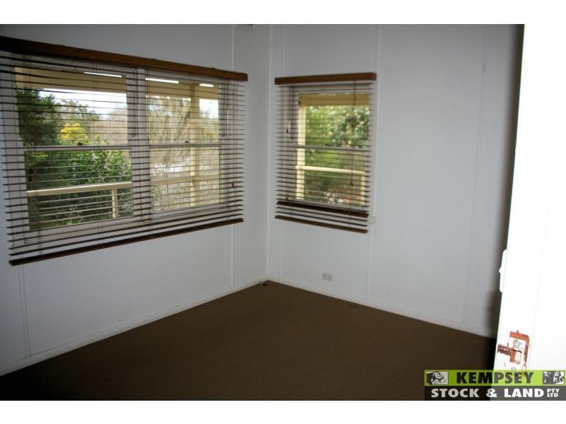 21 Elrington Avenue, West Kempsey NSW 2440