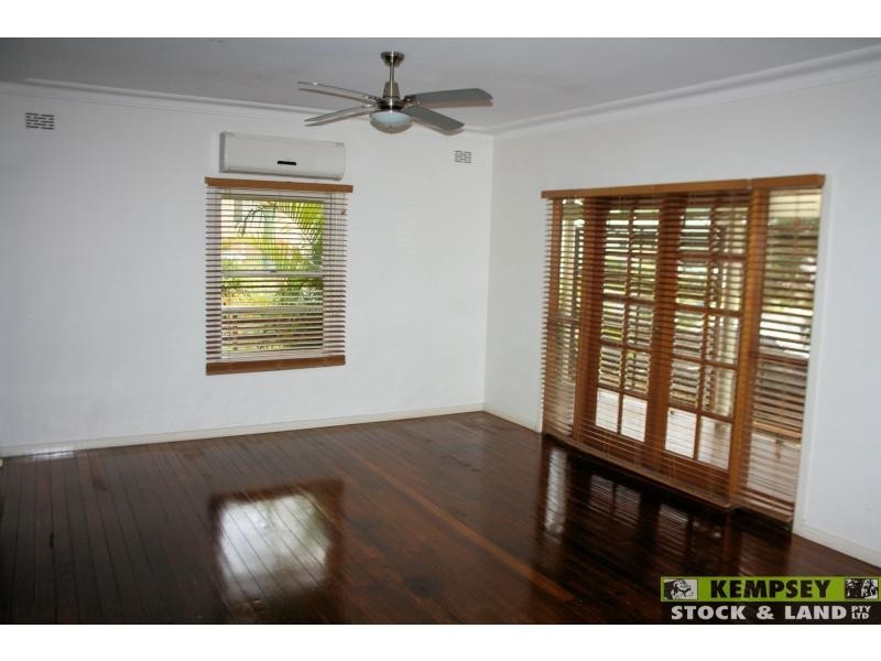 21 Elrington Avenue, West Kempsey NSW 2440