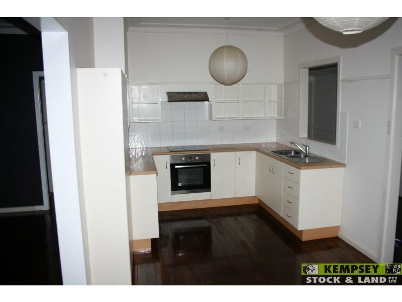 21 Elrington Avenue, West Kempsey NSW 2440