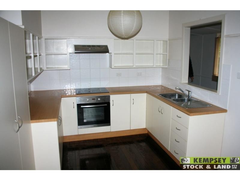 21 Elrington Avenue, West Kempsey NSW 2440