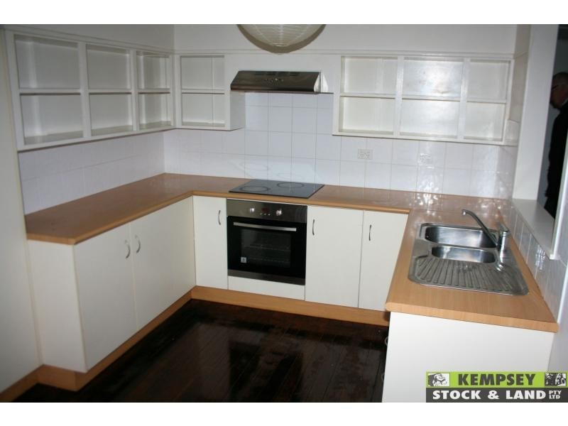 21 Elrington Avenue, West Kempsey NSW 2440