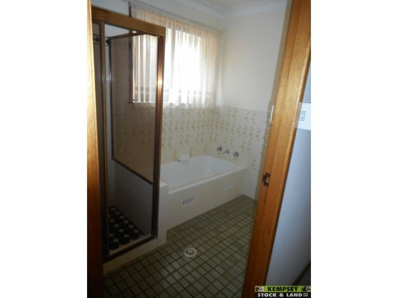 West Kempsey NSW 2440