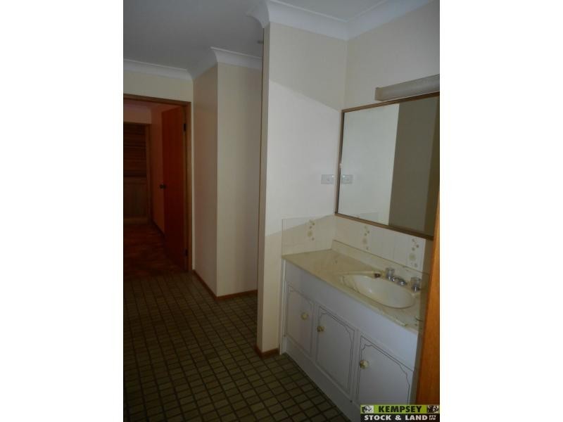 West Kempsey NSW 2440