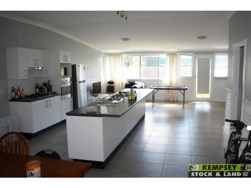 West Kempsey NSW 2440