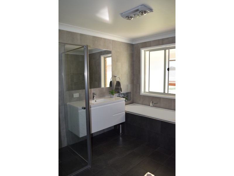 24 McPhillips Pl, Greenhill NSW 2440