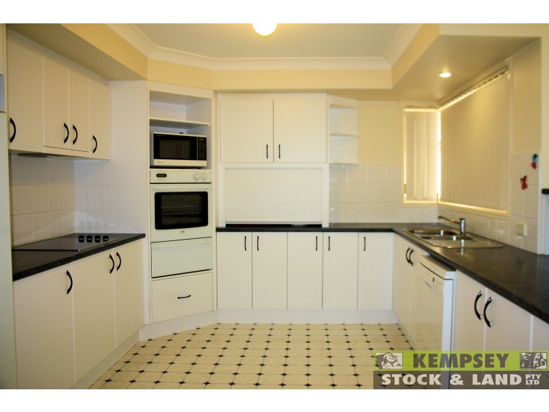 West Kempsey NSW 2440