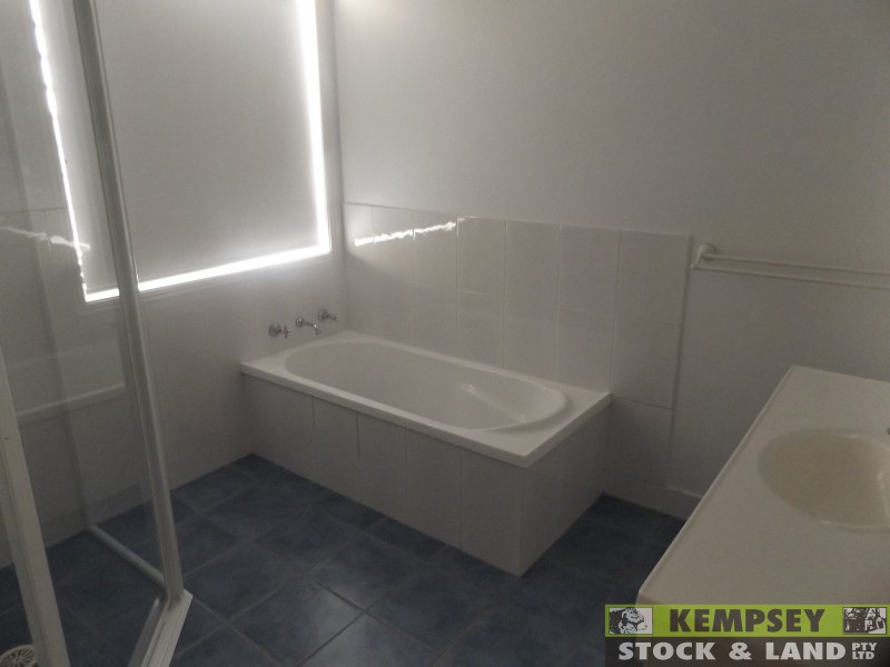 West Kempsey NSW 2440