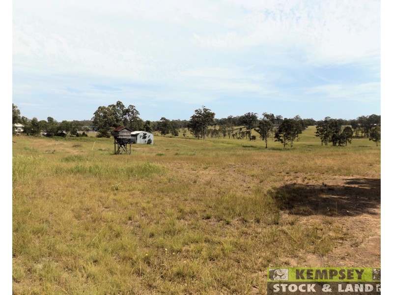 36 Armidale Rd, Yarravel NSW 2440