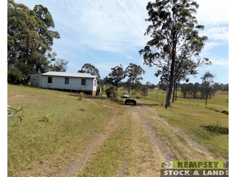 36 Armidale Rd, Yarravel NSW 2440