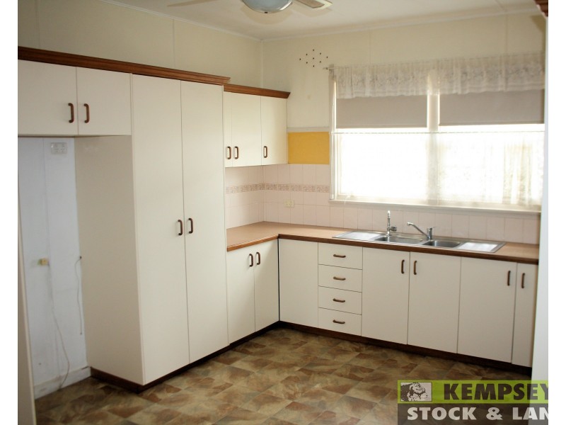 80 Kemp St, West Kempsey NSW 2440