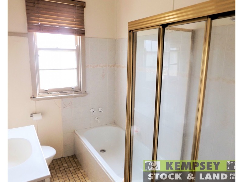 80 Kemp St, West Kempsey NSW 2440