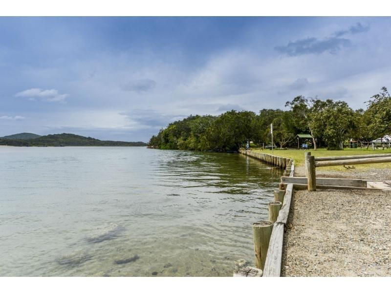 16 Lawson Street, Red Rock NSW 2456