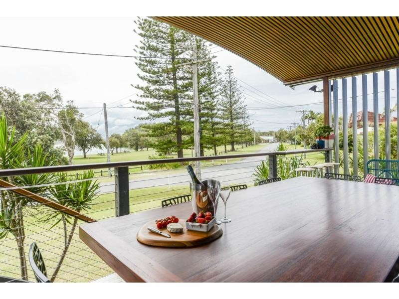16 Lawson Street, Red Rock NSW 2456