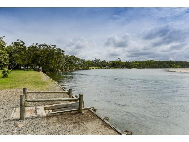 16 Lawson Street, Red Rock NSW 2456