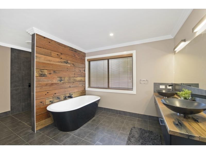 2 Riverbreeze Drive, Wauchope NSW 2446