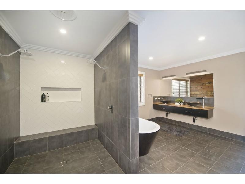 2 Riverbreeze Drive, Wauchope NSW 2446