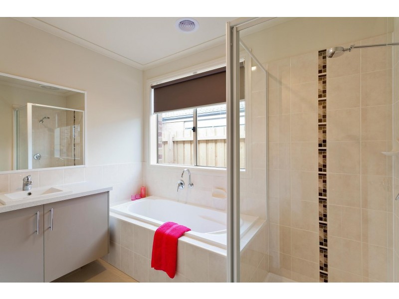 246 Evans Road, Cranbourne VIC 3977