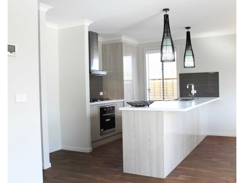 90 Linsell Boulevard, Cranbourne VIC 3977