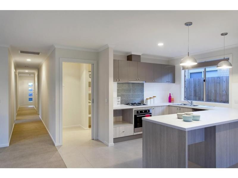 L909 Elmtree Crescent, Clyde North VIC 3978