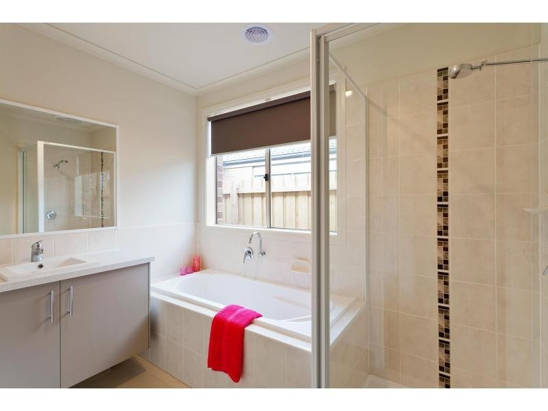 L2044 Yearling Crescent, Clyde North VIC 3978