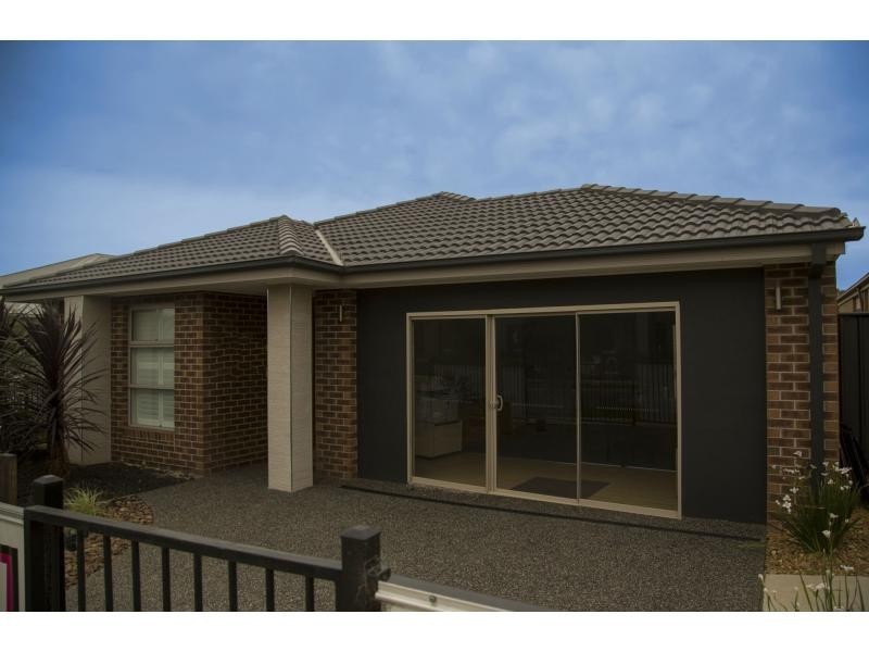 21 Waler Circuit, Selandra Rise, Clyde North VIC 3978