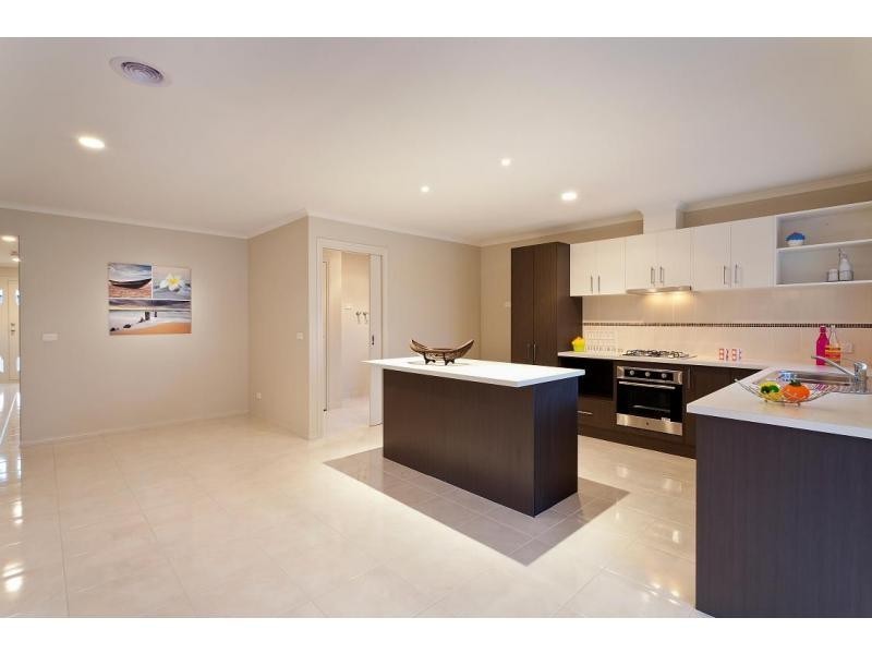 L1611 Rossiter Retreat, Tulliallan Estate, Cranbourne North VIC 3977