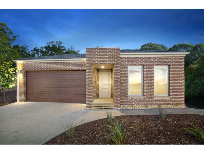 - CHATEAU RANGE St, Cranbourne VIC 3977