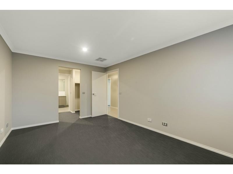 L220 New Clyde Springs Estate, Clyde North VIC 3978