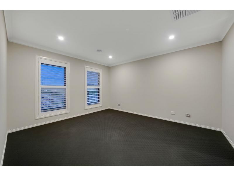 L828 Waterman Drive, Clyde North VIC 3978